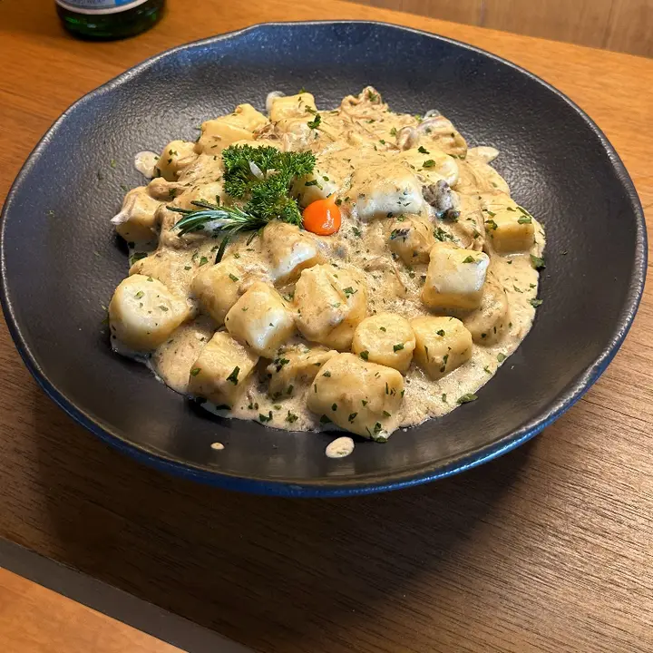 GNOCCHI DE BATATA COM RAGU DE CORDEIRO
